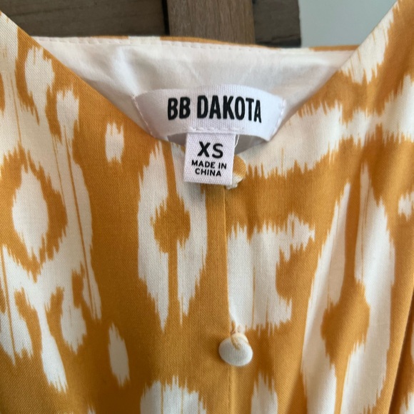 BB Dakota X Steve Madden Turtle Island Batik Print Gold/White Tiered Sundress - Picture 3 of 8